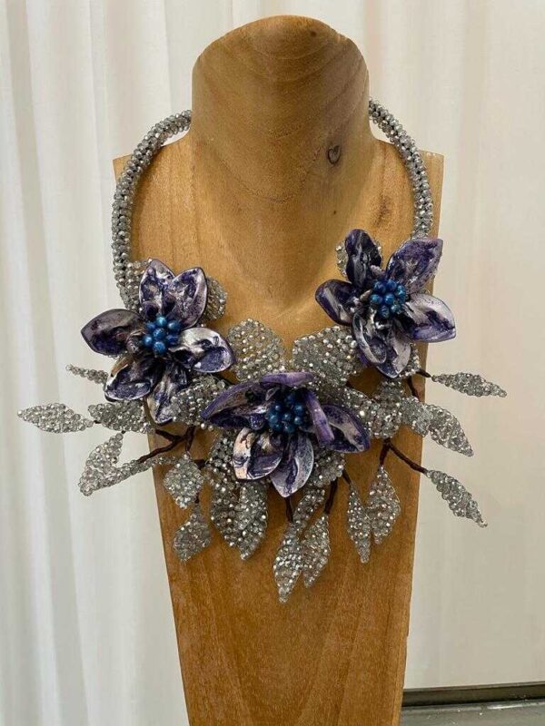 macro-collana-violet-grey